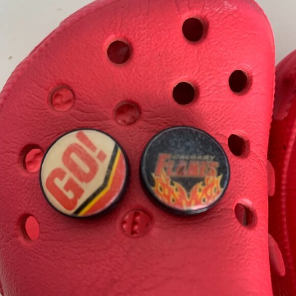 Crocs Classic Clogs Red with Jibbitz NHL Calgary Flames Charms Size 8 9 - Picture 6 of 9